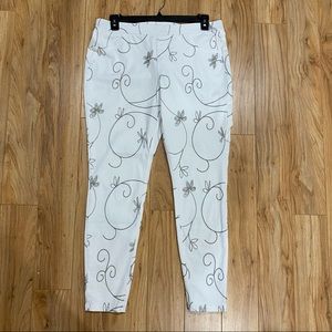 XL- Hue pull on white Jegging with grey embroidery
